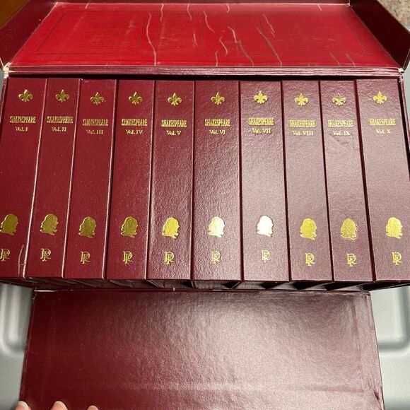 The Shakespeare Library in Ten Volumes by William Shakespeare - Picture 7 of 8
